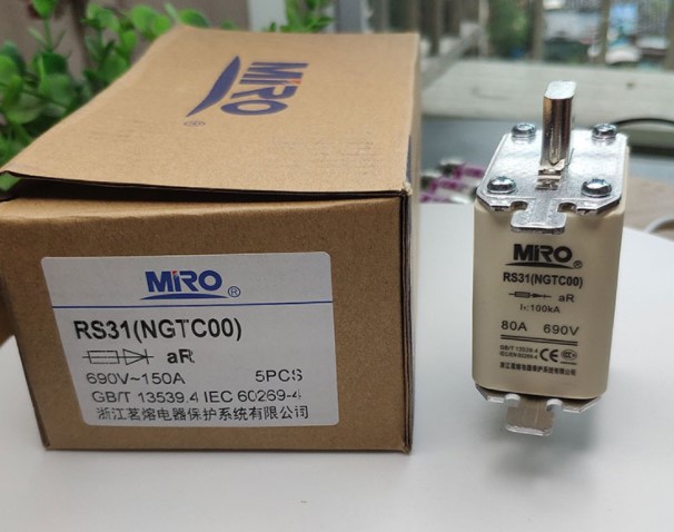FUSIBLE DE CERAMICA DE ACCION ULTRARAPIDA REF.3NE80 NH00; 32A 690V / RS31-32A Fast Acting Fuse aR 32 Amp NGT00 690V FUSIBLE DE CERAMICA DE ACCION ULTRARAPIDA REF.3NE80 NH00; 32A 690V / RS31-32A Fast Acting Fuse aR 32 Amp NGT00 690V